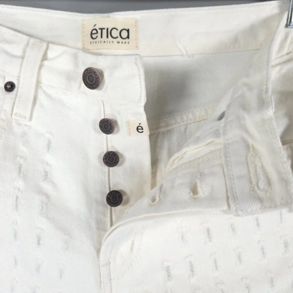 NWT etica NARIN RELAXED LONG SHORTS White Denim Laser Vortex Raw Hem Size 24‎